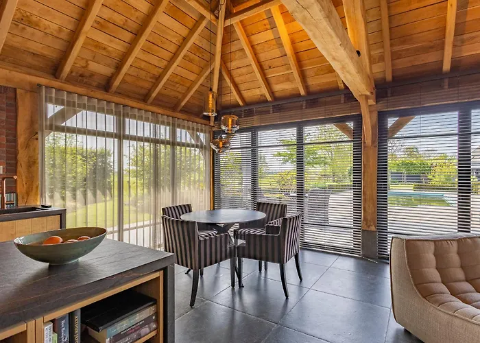 Holiday home Uilenblik